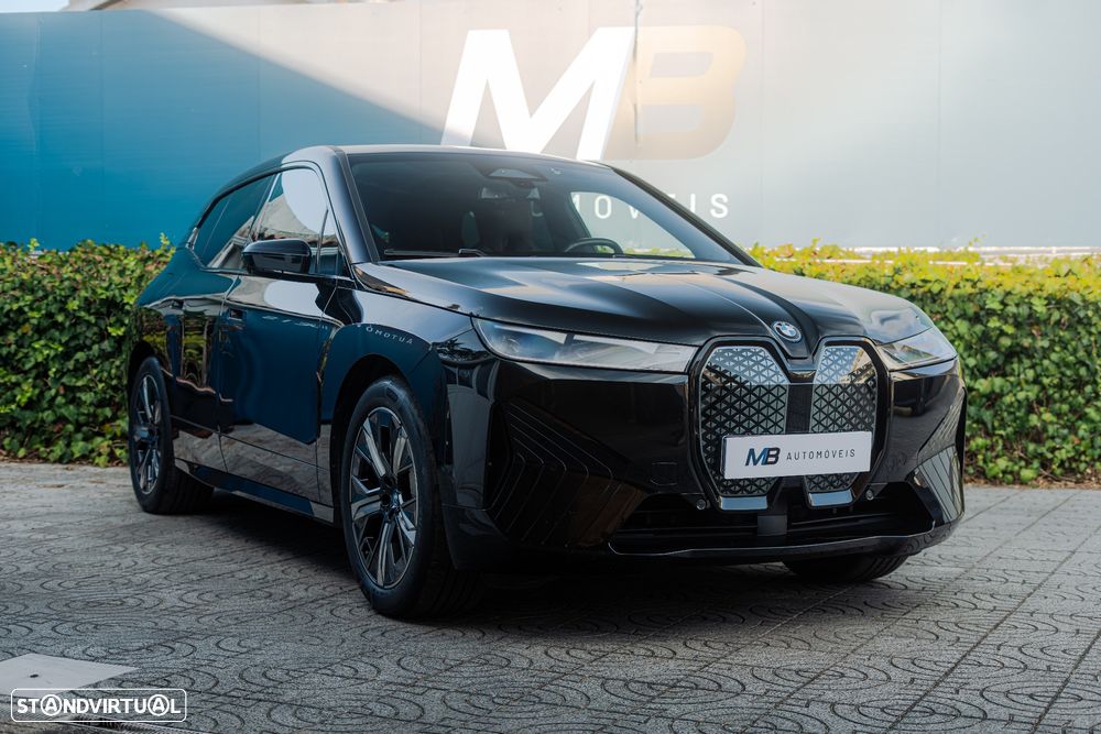BMW iX xDrive 40 Pack Desportivo - 1