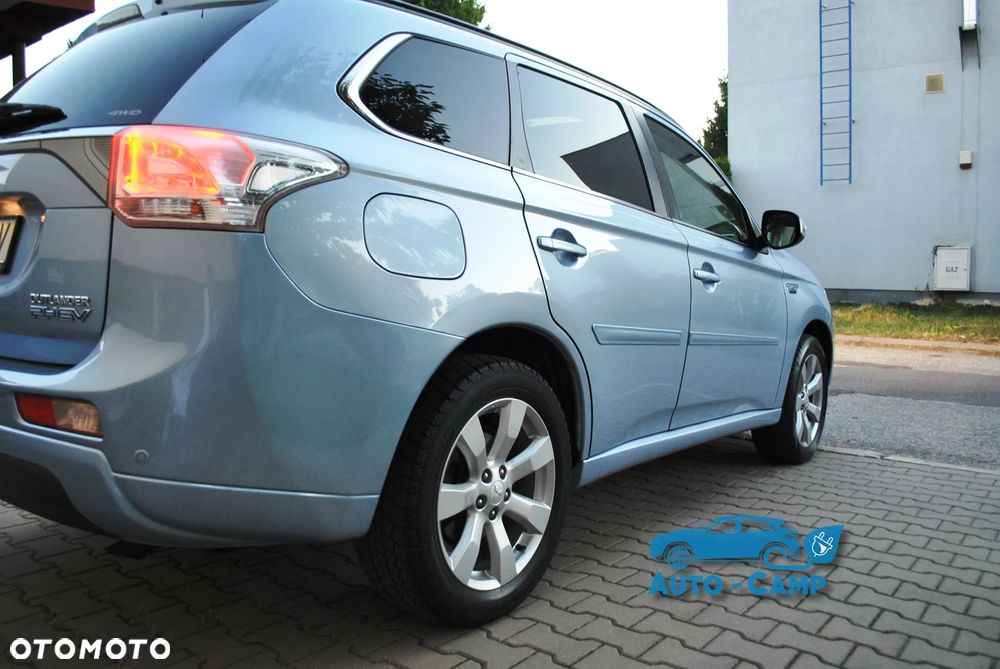 Mitsubishi Outlander Instyle NAVI + - 29