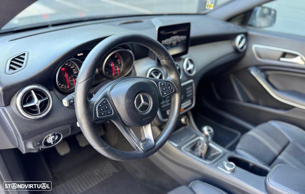 Mercedes-Benz CLA 200 d Shooting Brake AMG Line - 8