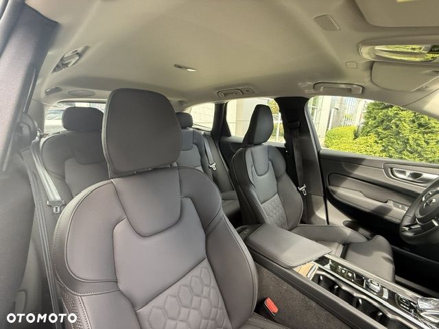 Volvo XC 60 B5 B AWD Plus Dark - 35