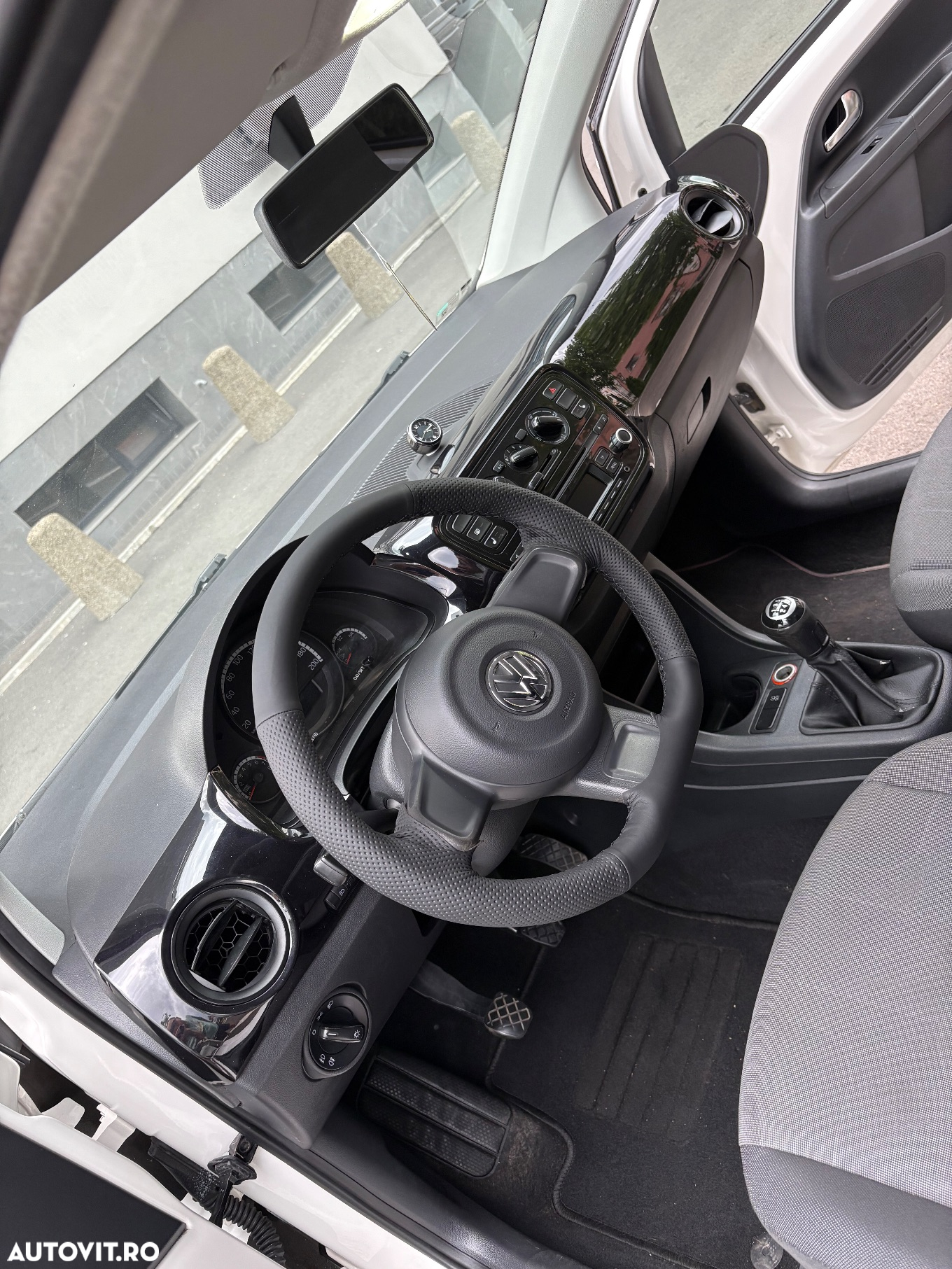 Volkswagen up! 1.0 High - 7