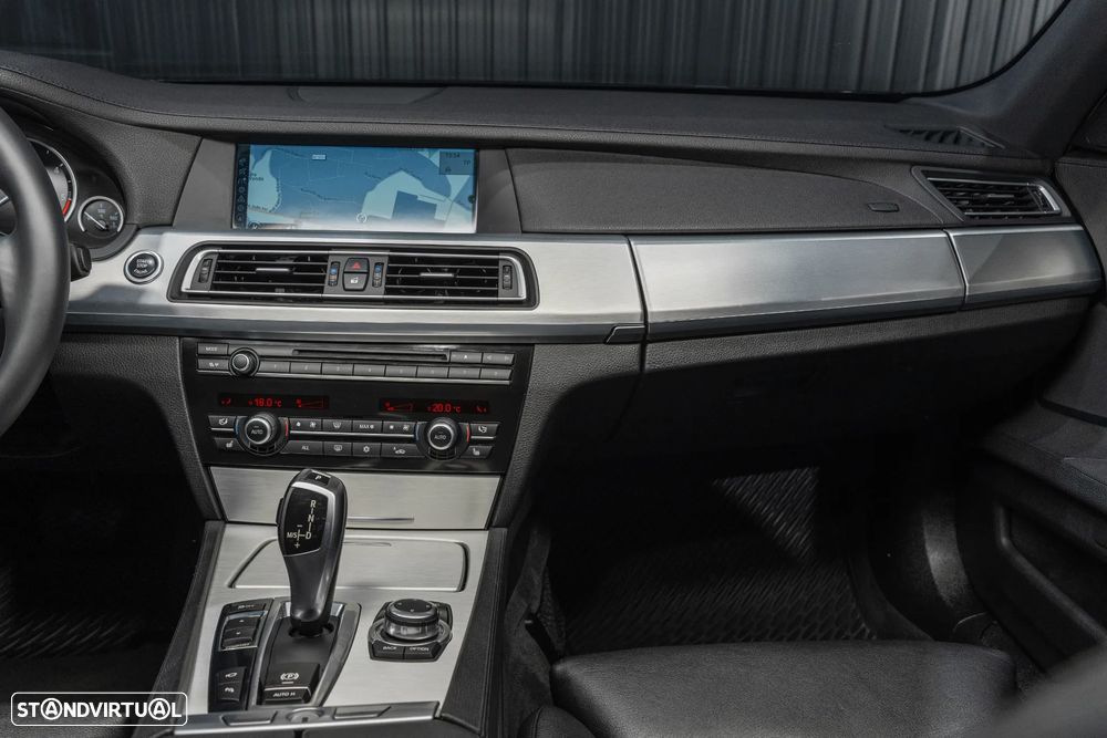 BMW 740 d Pack M - 8