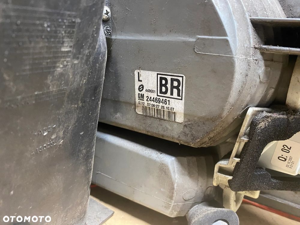 LAMPA TYLNA LEWA OPEL VECTRA C KOMBI  24469461 - 5