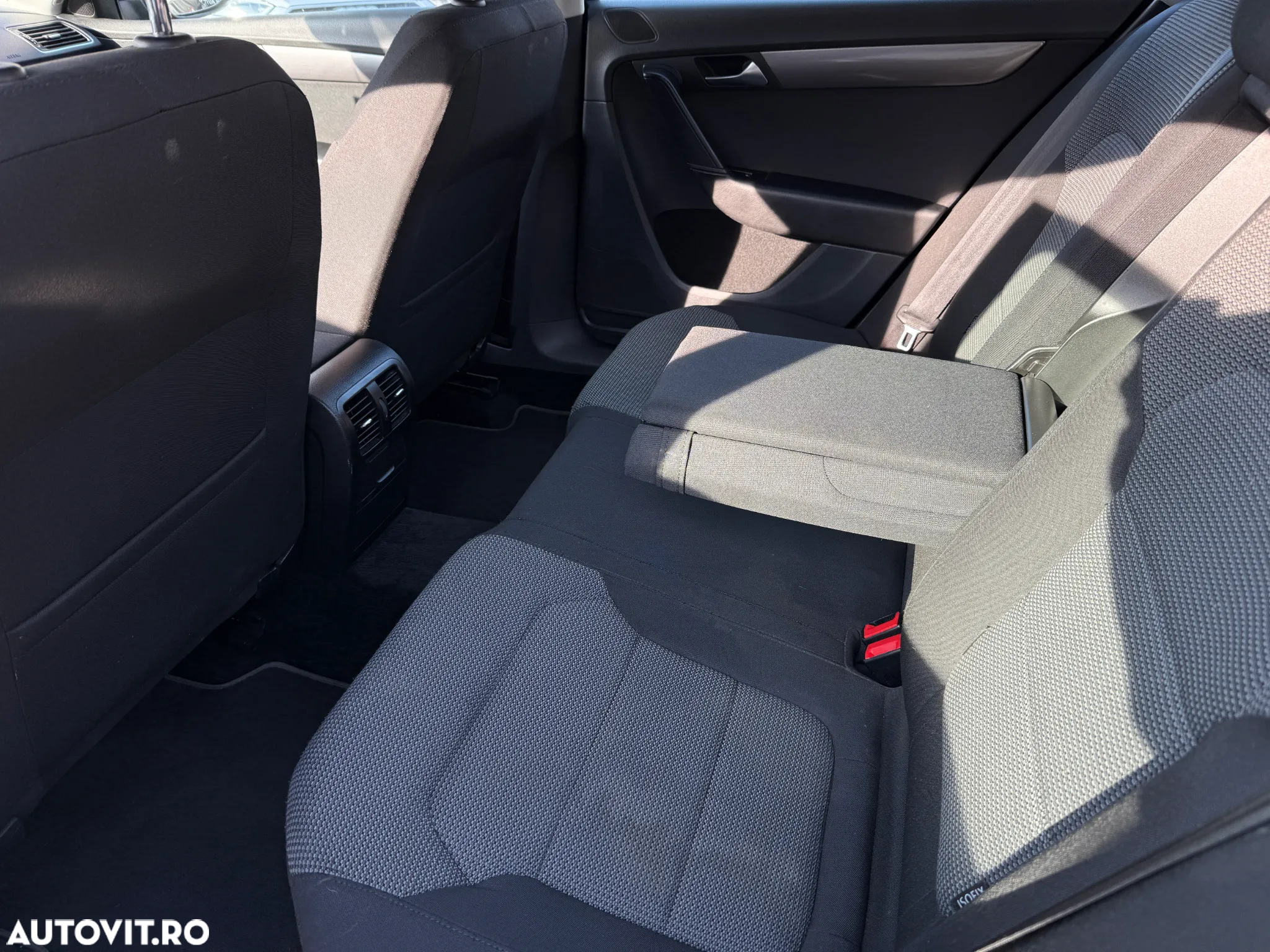 Volkswagen Passat 2.0 TDI DSG BlueMotion Technology Comfortline - 19
