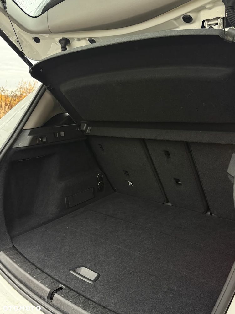 BMW Seria 2 218d - 23