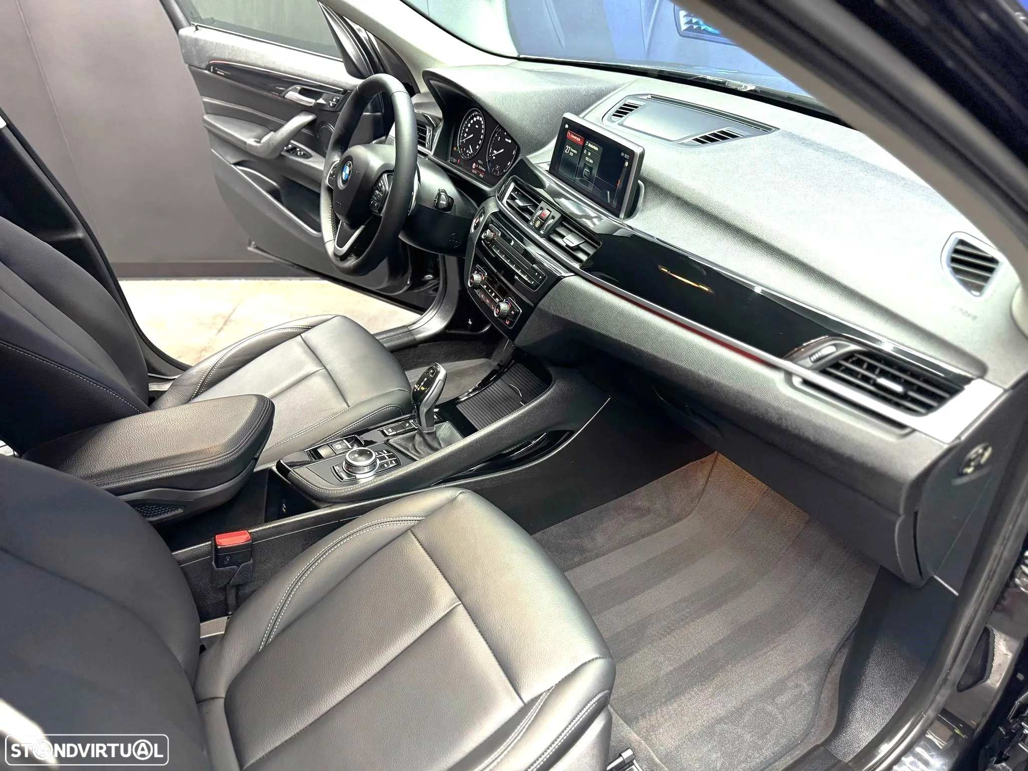 BMW X1 18 d sDrive Auto Line Sport - 33