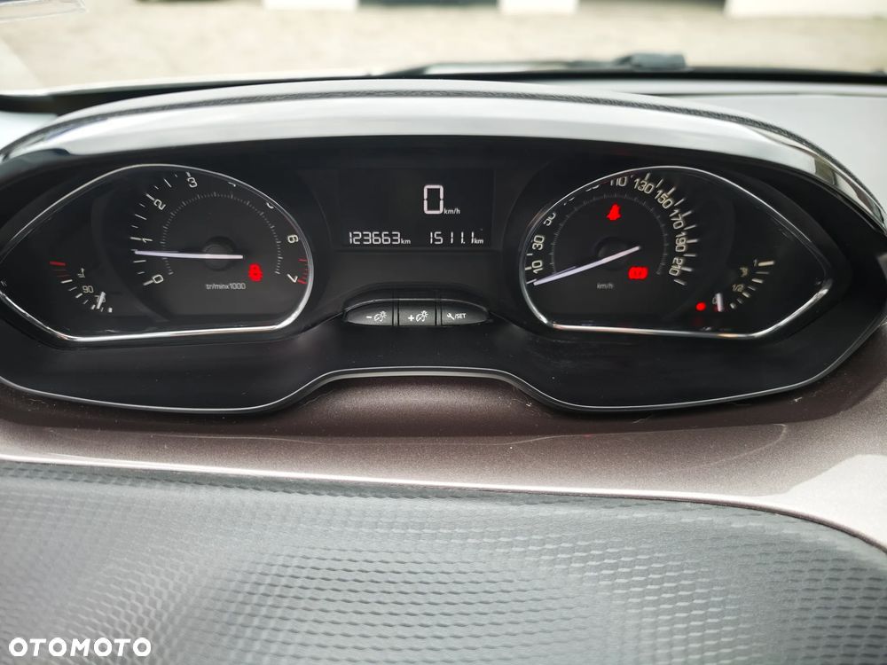 Peugeot 2008 1.6 VTi Style - 18