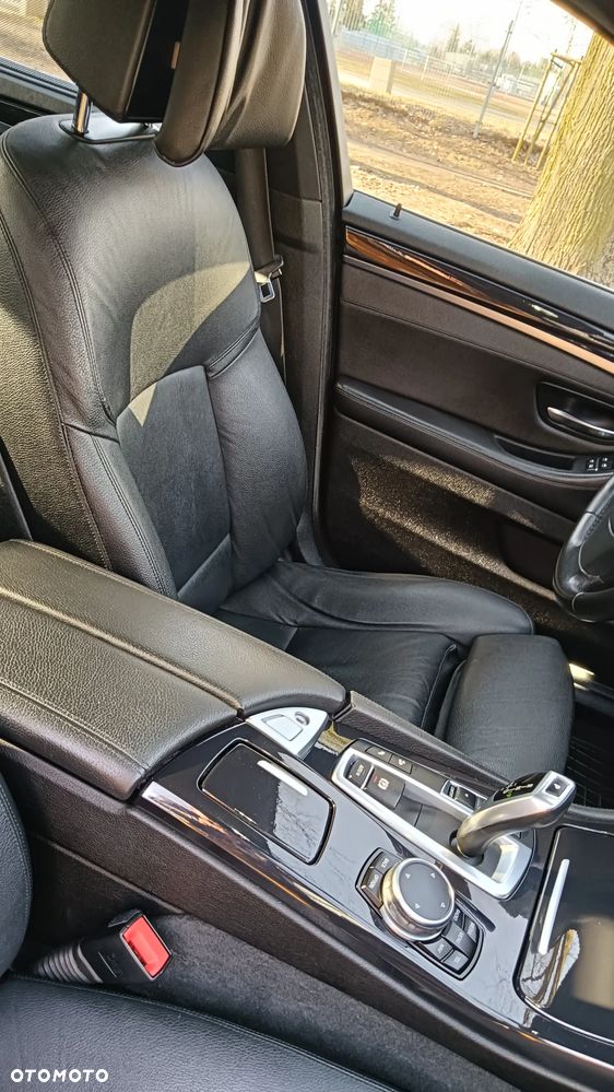BMW Seria 5 525d xDrive - 35
