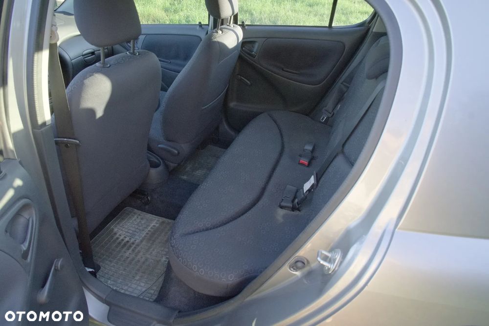 Toyota Yaris 1.0 Base - 8