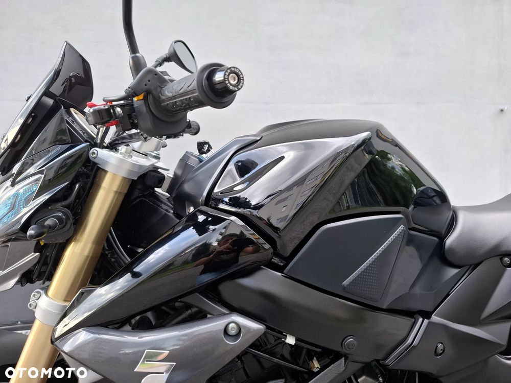 Suzuki GSR - 30