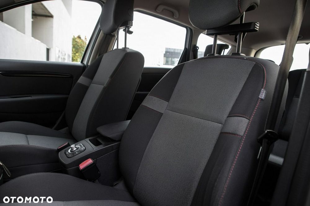 Renault Grand Scenic - 16