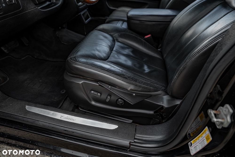 Cadillac DTS - 19