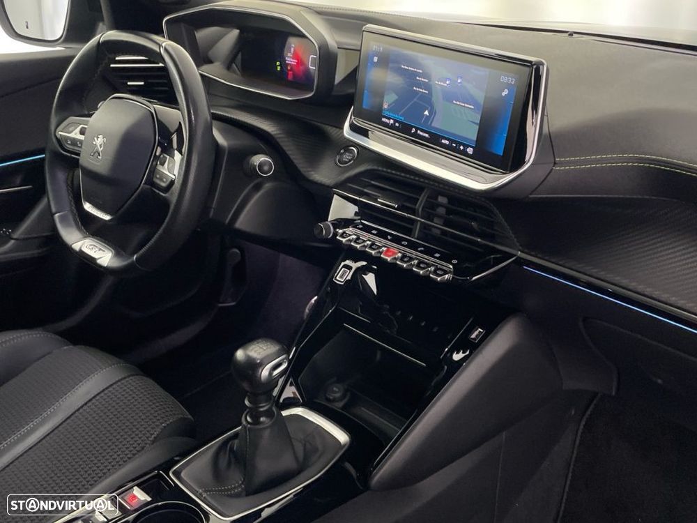 Peugeot 2008 1.2 PureTech GT Line - 22