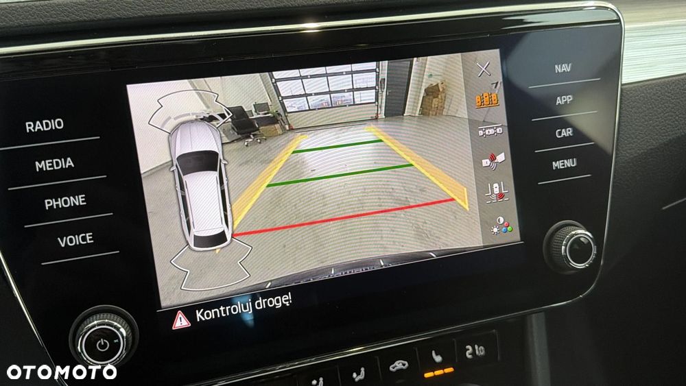 Skoda Superb 2.0 TDI SCR Ambition DSG - 23