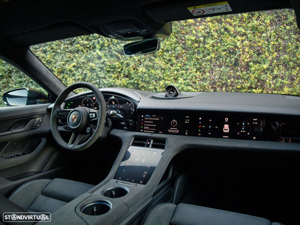Porsche Taycan Sport Turismo GTS - 24