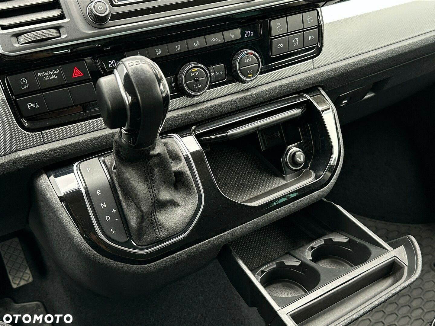 Volkswagen Caravelle - 22