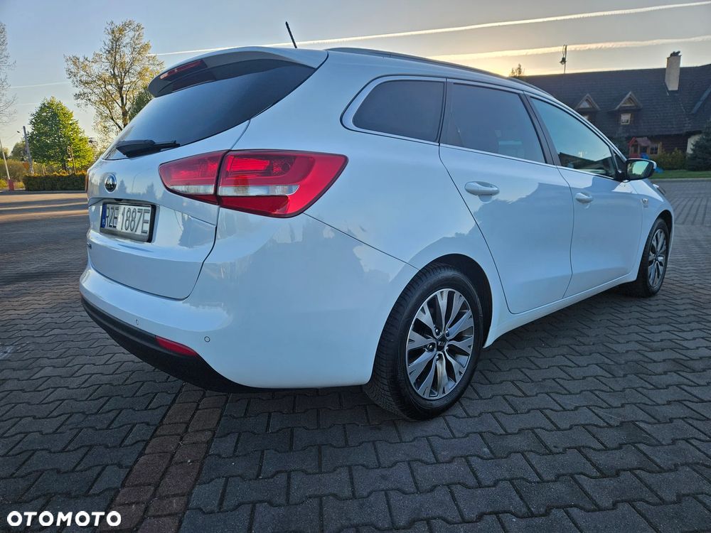 Kia Ceed 1.6 CRDi 136 ISG Dream-Team Edition - 12