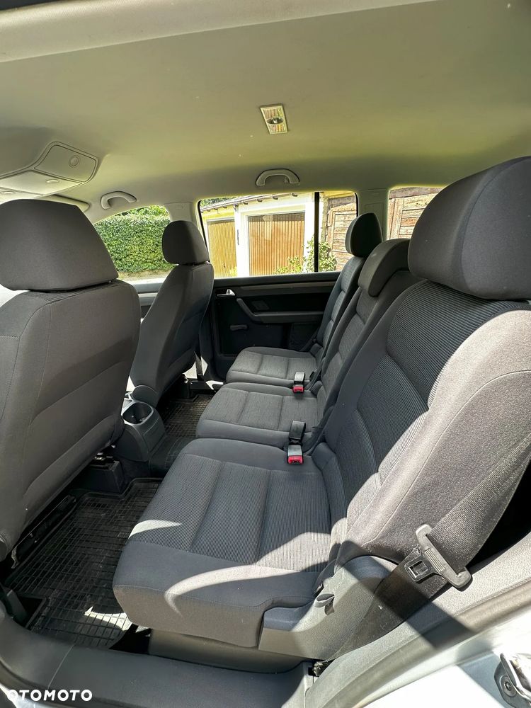 Volkswagen Touran 1.6 Conceptline - 8
