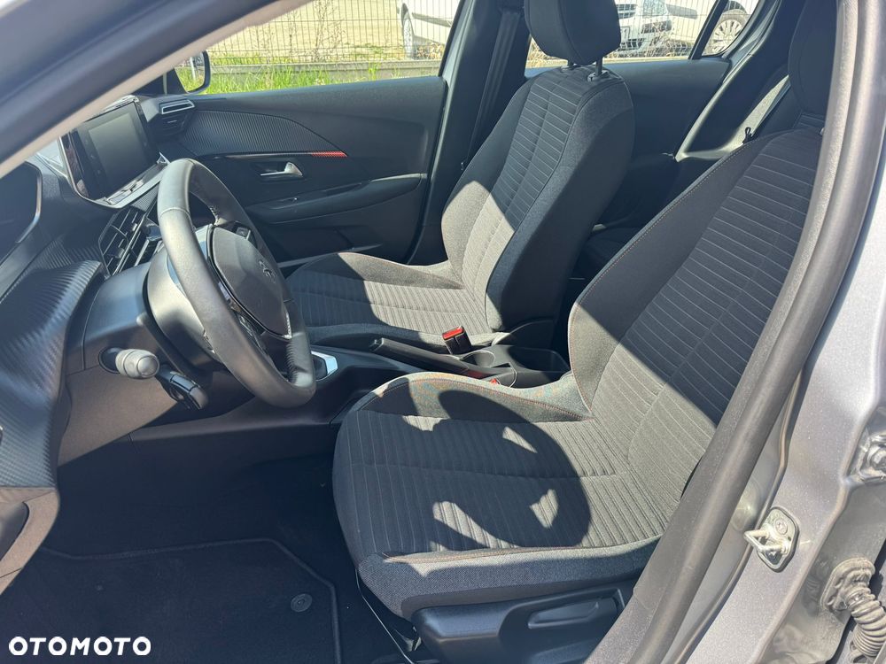 Peugeot 208 - 35
