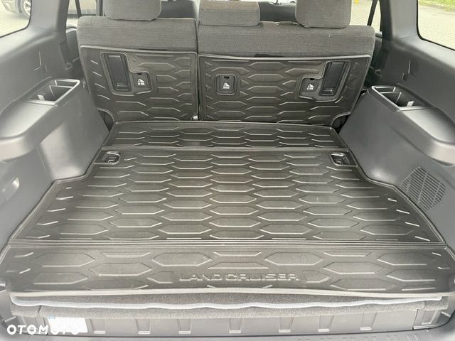 Toyota Land Cruiser - 16