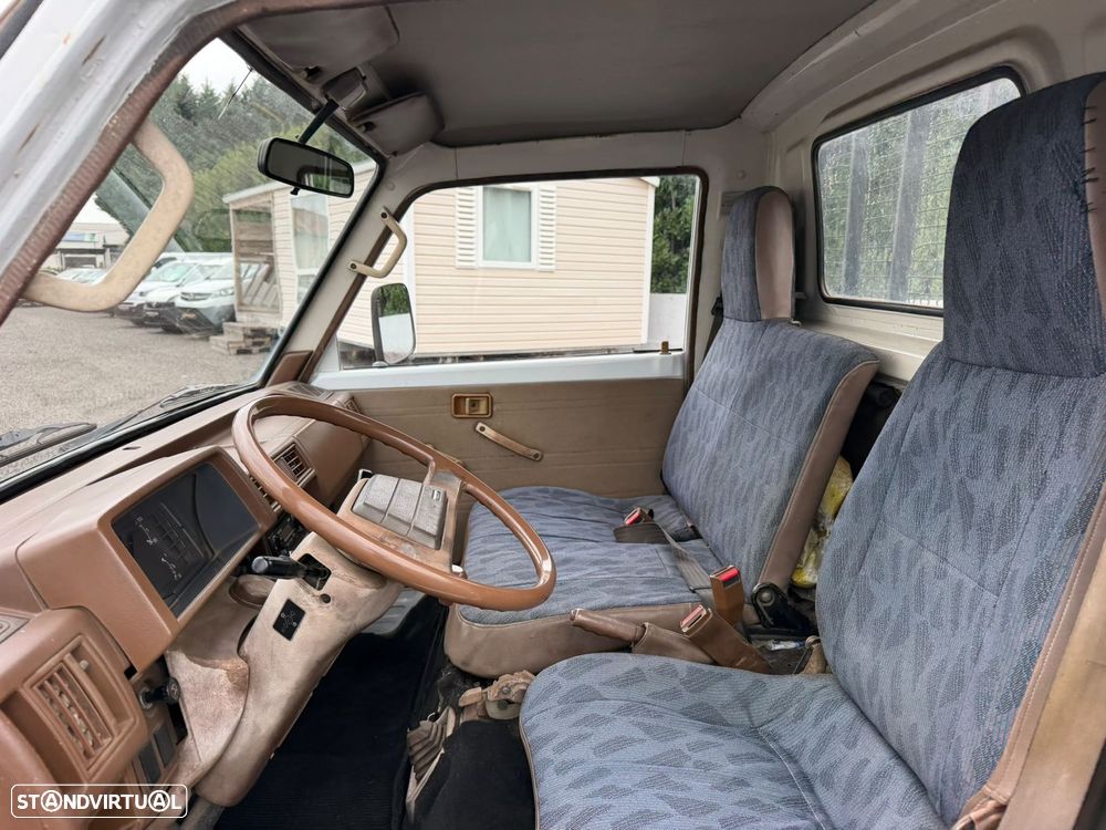 Mazda E 2200 - 6