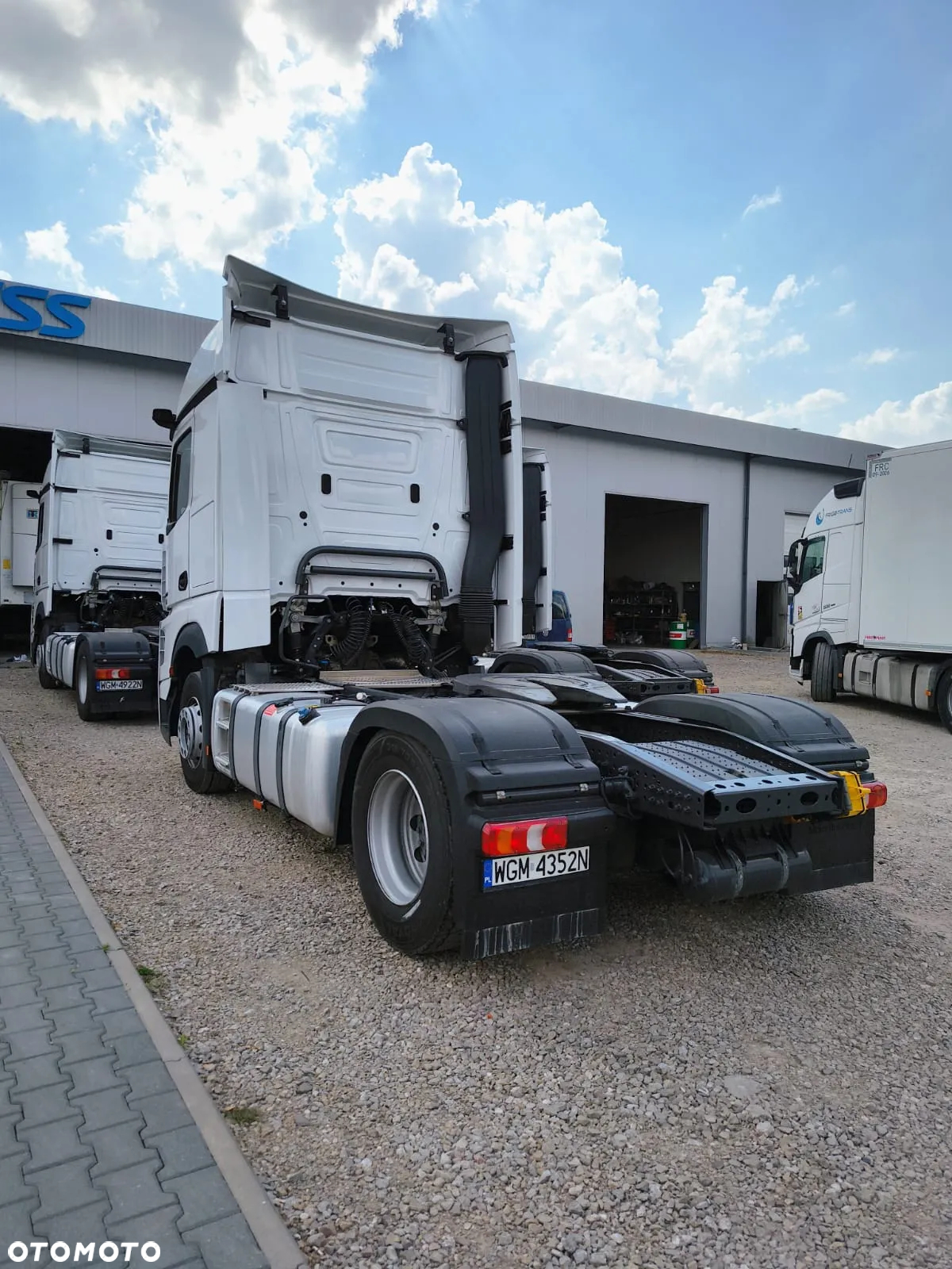 Mercedes-Benz Actros - 3