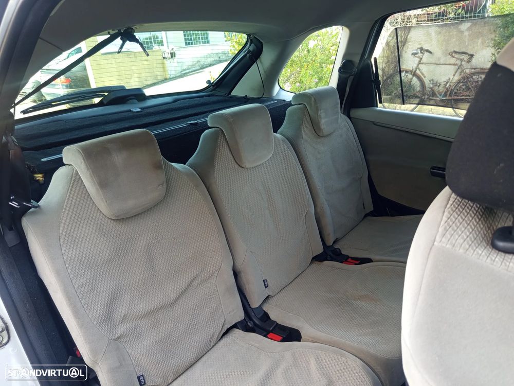 Citroën C4 Picasso 1.6 HDi Dynamique - 29
