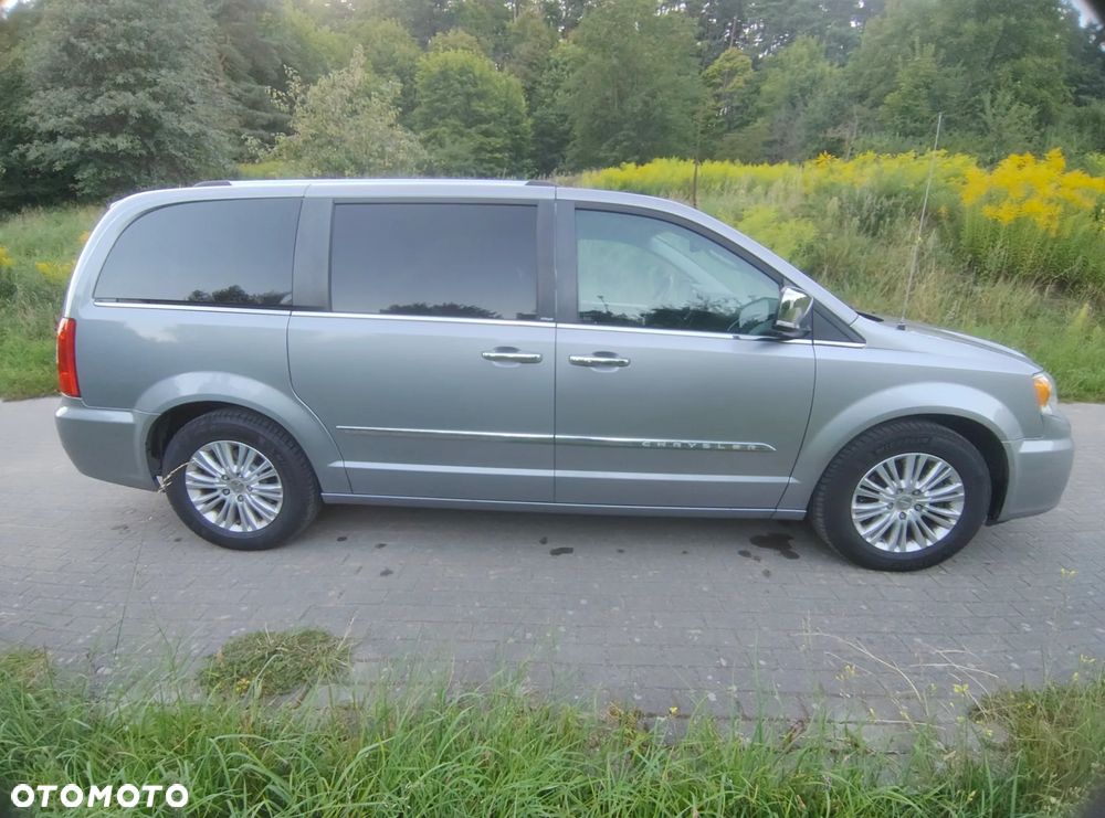 Chrysler Town & Country 3.6 Limited - 12