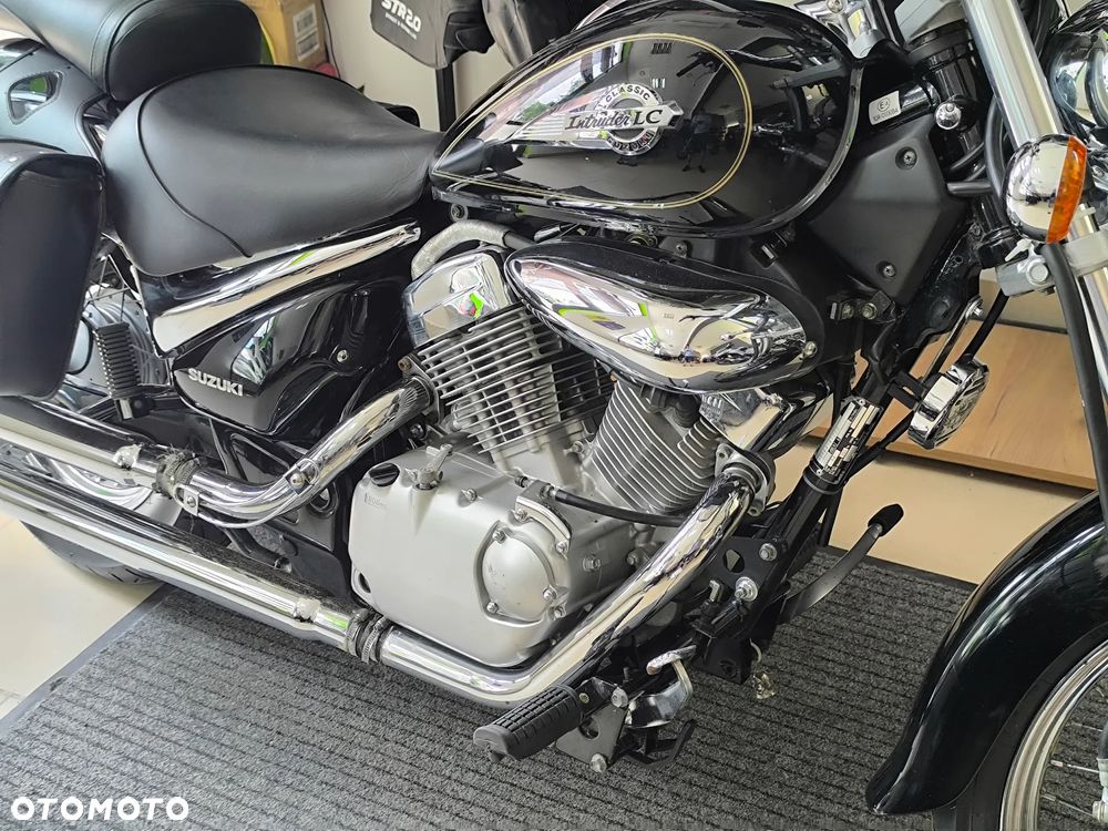 Suzuki Intruder - 10