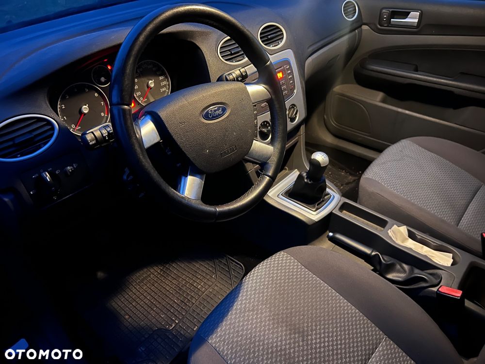 Ford Focus 2.0 ZX5 SE - 6