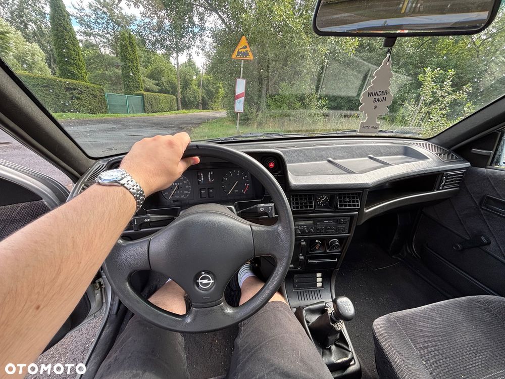 Opel Kadett 1.4 GL - 17