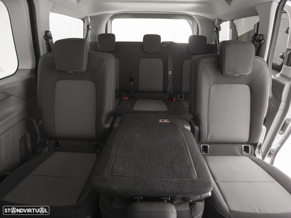 VW Caravelle - 11