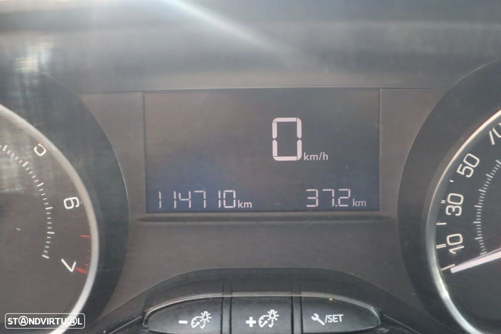 Peugeot 208 - 4