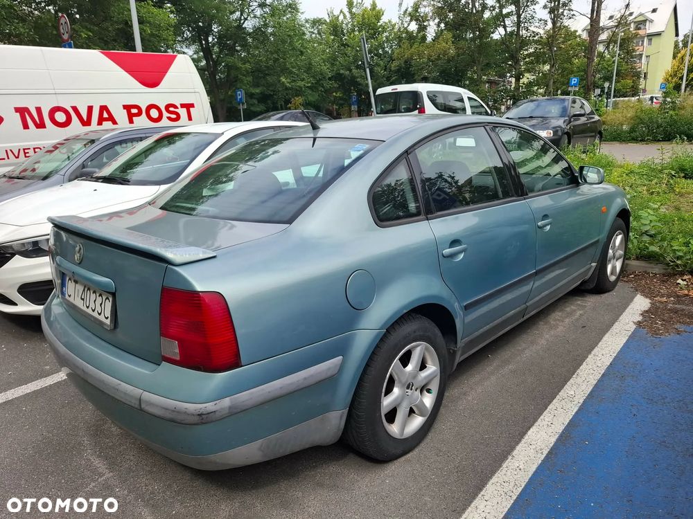 Volkswagen Passat 1.6 CL - 7