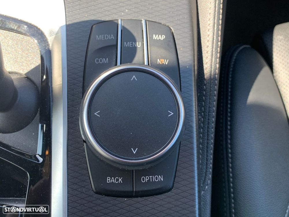 BMW 530 e Pack Desportivo M Pro - 34