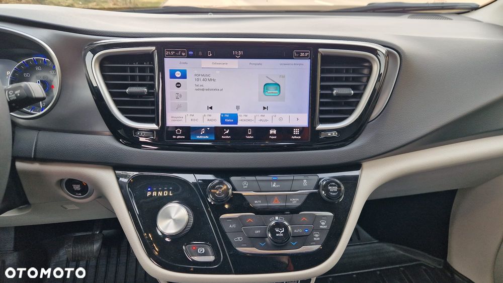 Chrysler Pacifica - 16