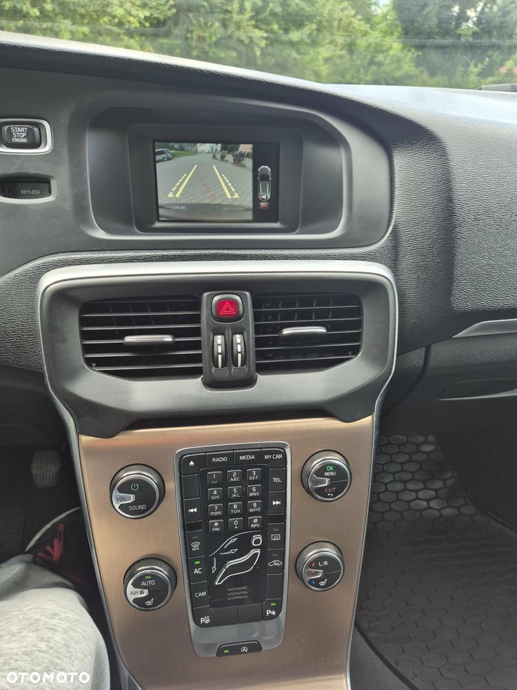 Volvo V40 Cross Country - 13