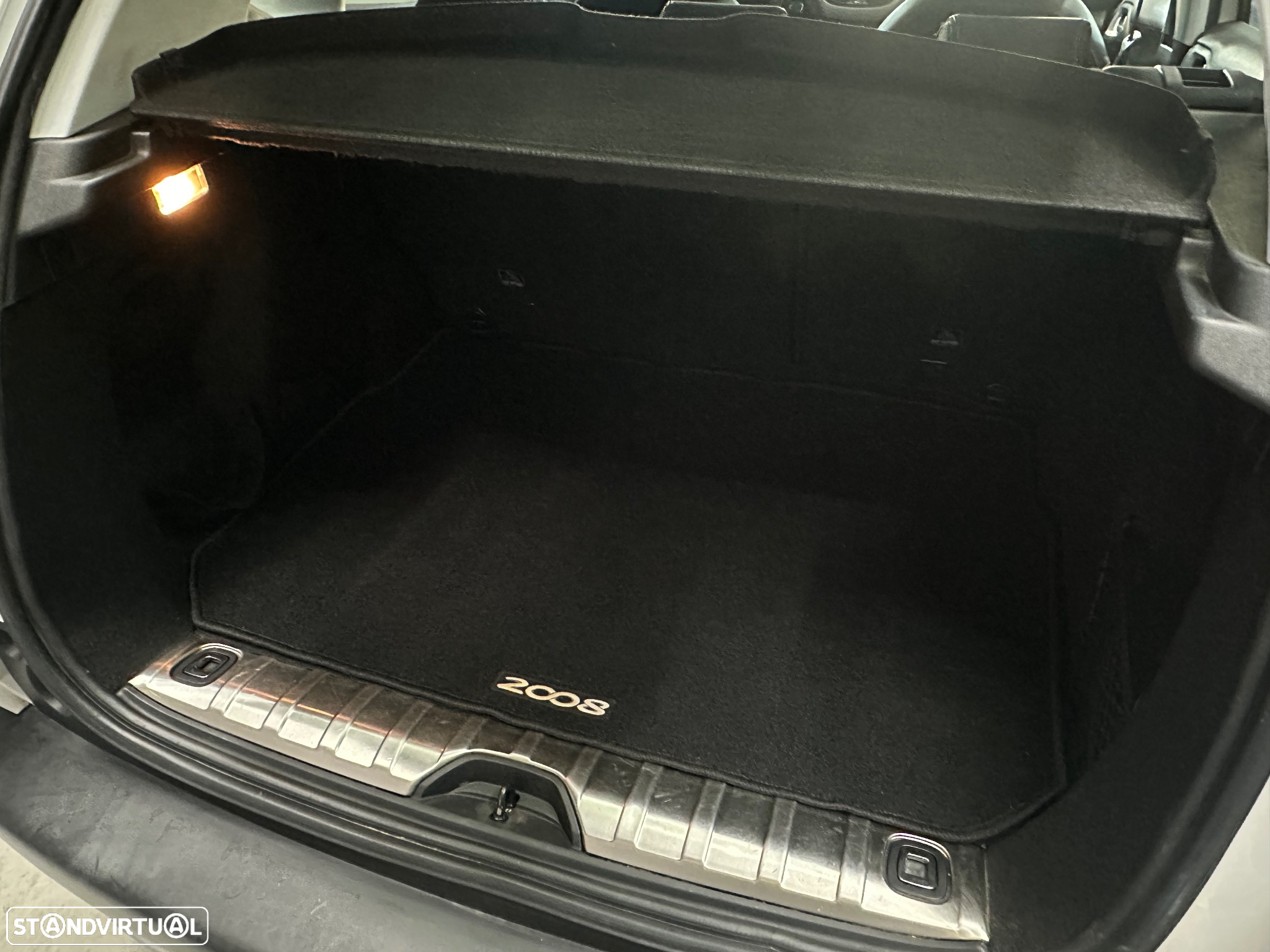 Peugeot 2008 1.6 BlueHDi Allure - 25