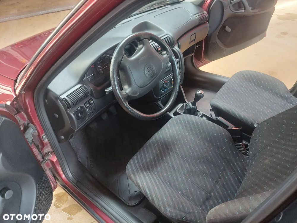 Opel Astra 1.6 16v 100 - 12
