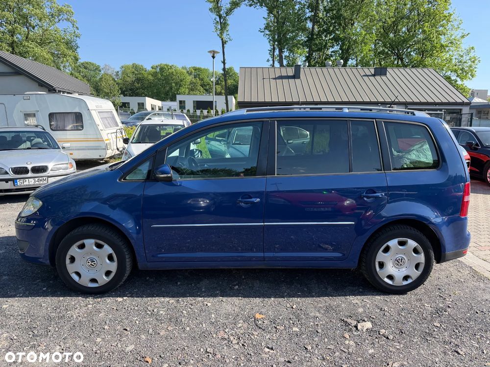 Volkswagen Touran 2.0 TDI DPF BlueMotion Technology DSG STYLE - 2