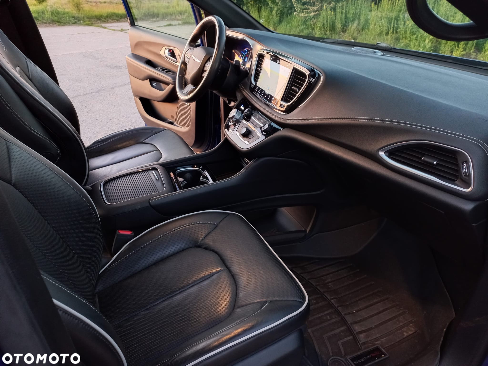 Chrysler Pacifica - 12
