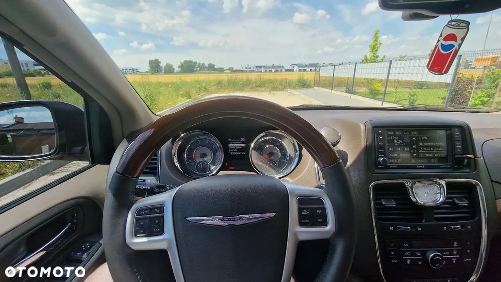 Chrysler Town & Country 3.6 Limited - 12