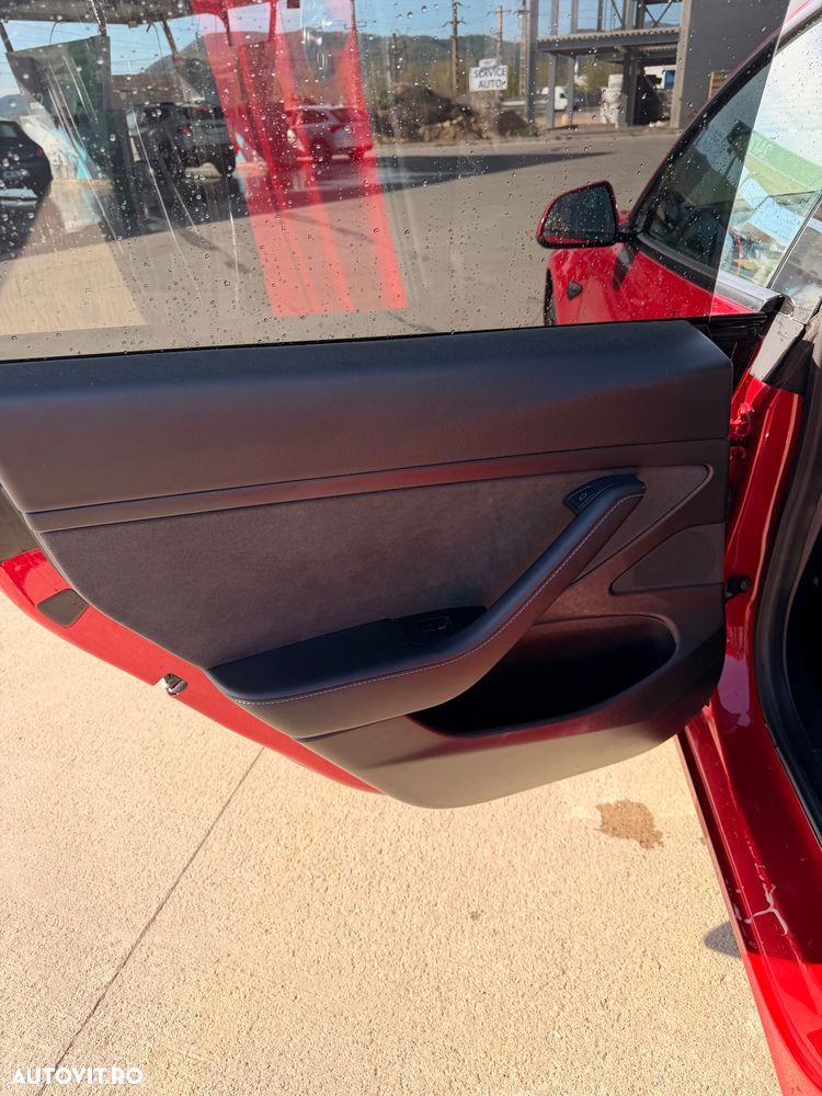 Tesla Model 3 - 10