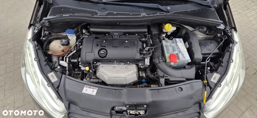 Peugeot 208 - 36