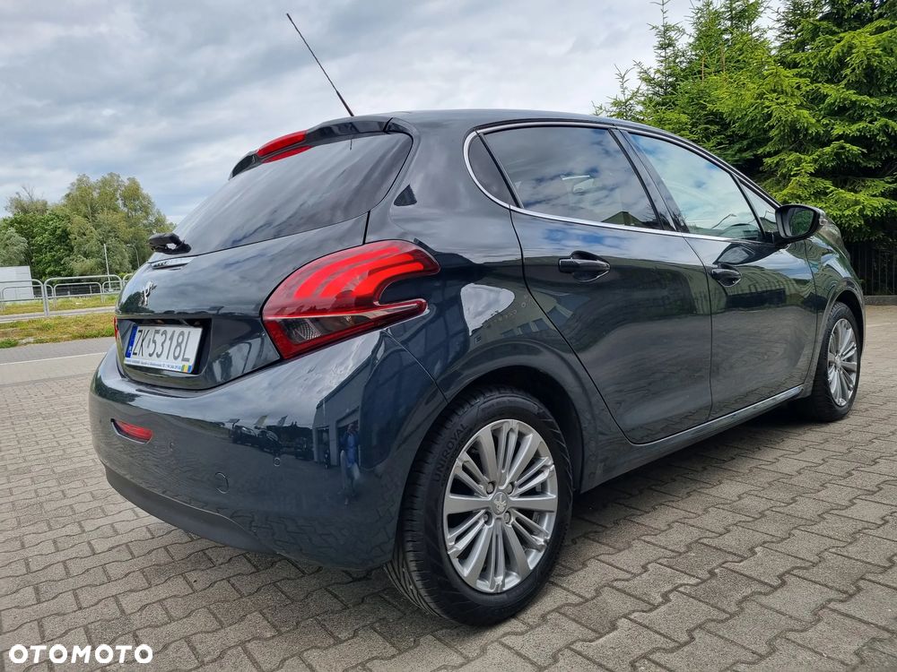 Peugeot 208 1.2 PureTech GPF Signature S&S - 6