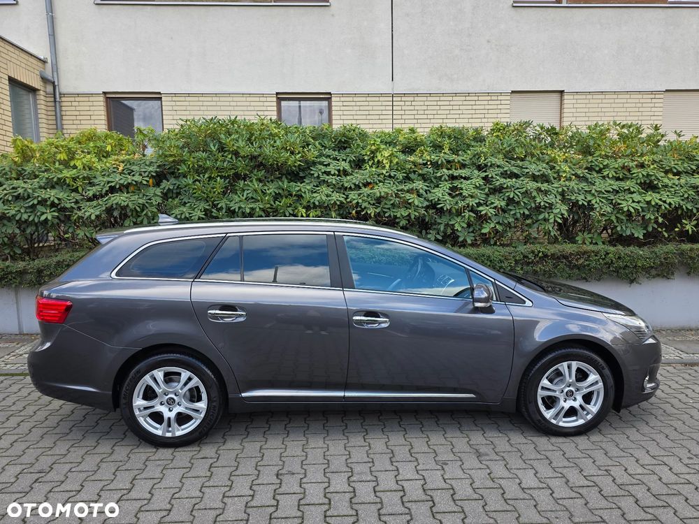 Toyota Avensis Combi 1.8 Executive - 8