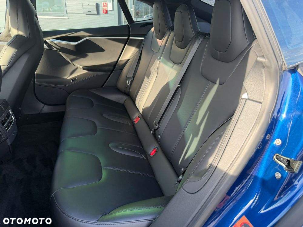 Tesla Model S - 20