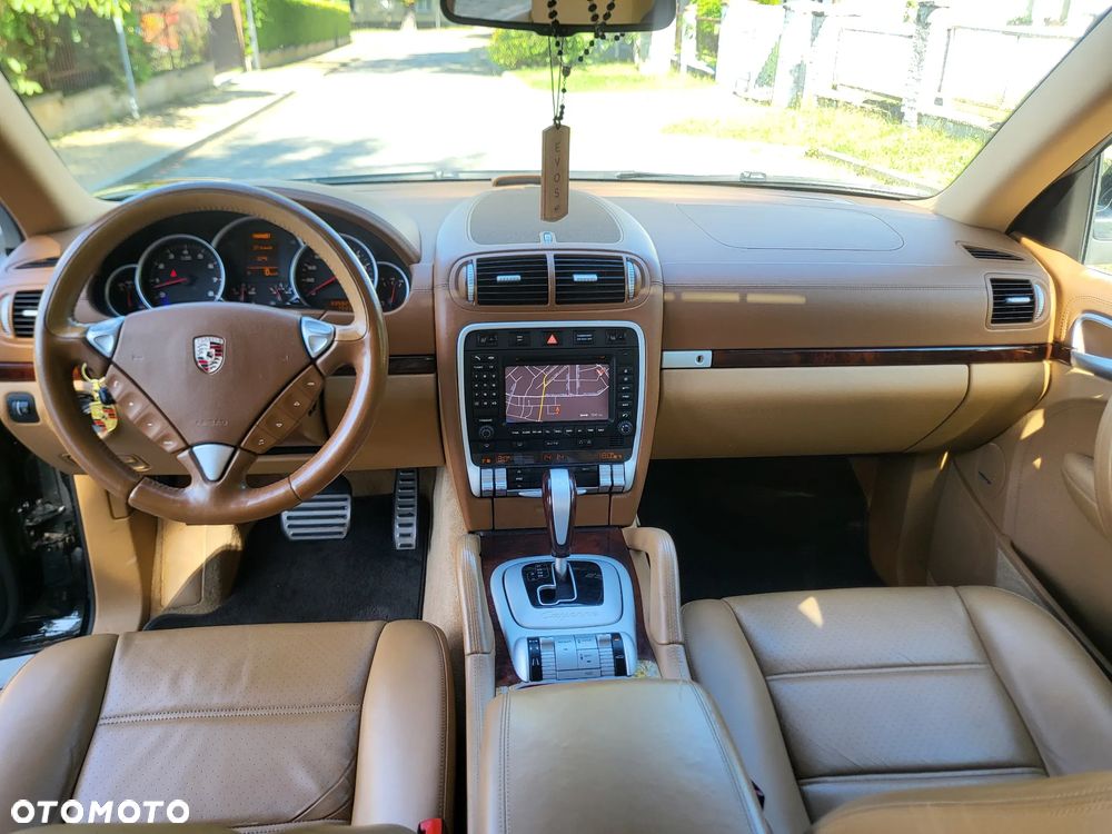 Porsche Cayenne - 6