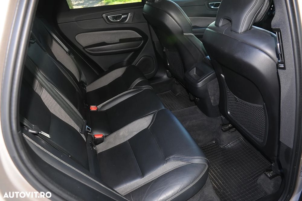 Volvo XC 60 B4 MHEV R-Design - 19