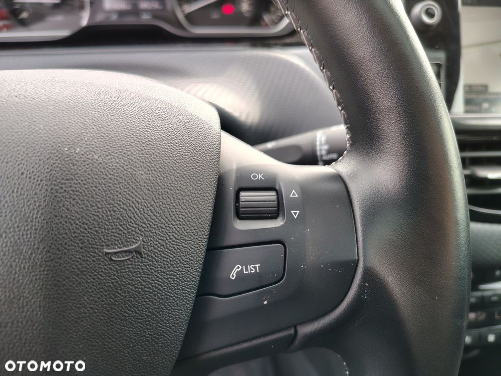 Peugeot 208 1.2 PureTech Allure - 15